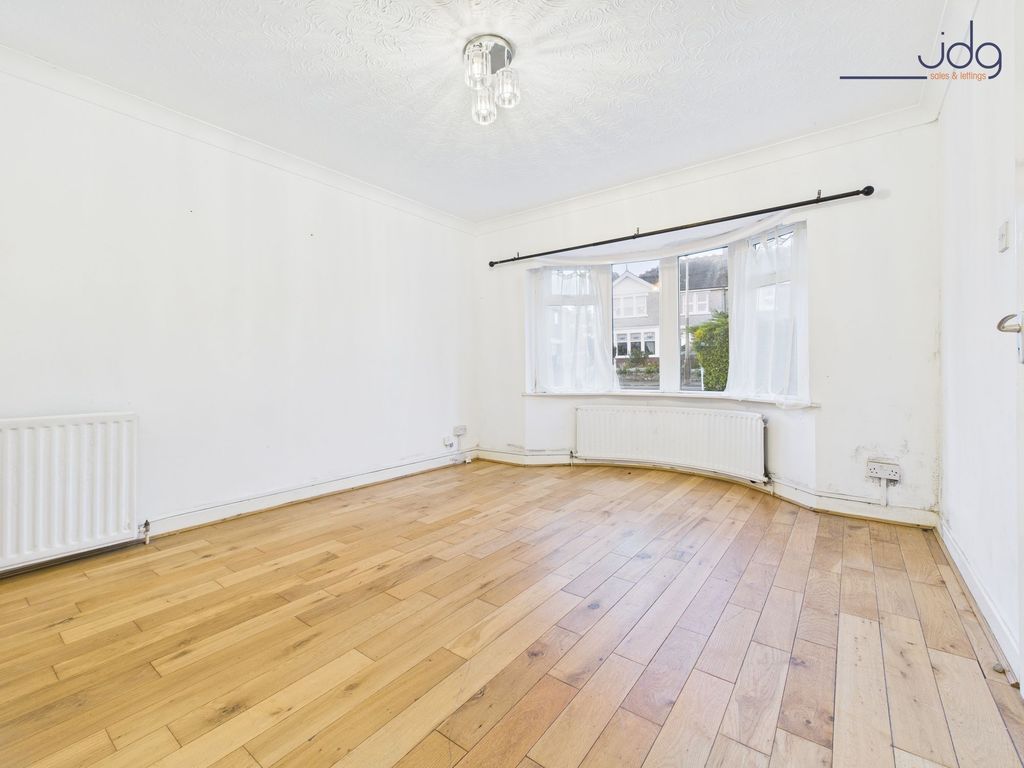 Property photo 3 of 15 Lounge