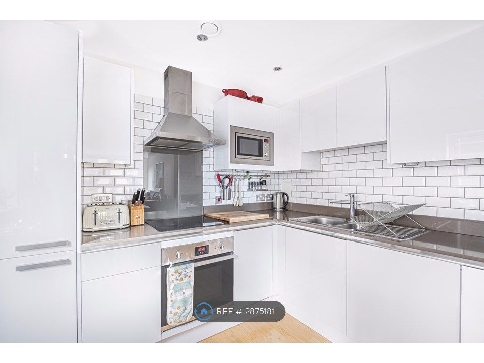 Property photo 3 of 9 Kitchen