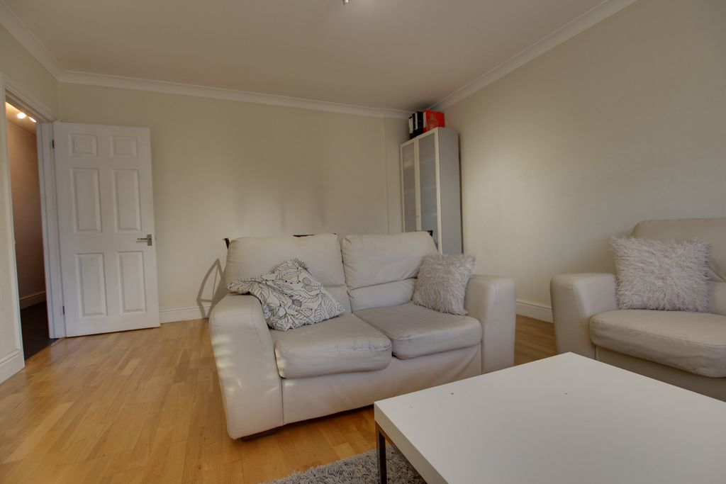 Property photo 3 of 13 2833133