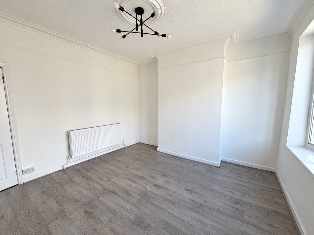 Property photo 3 of 17 Living Room