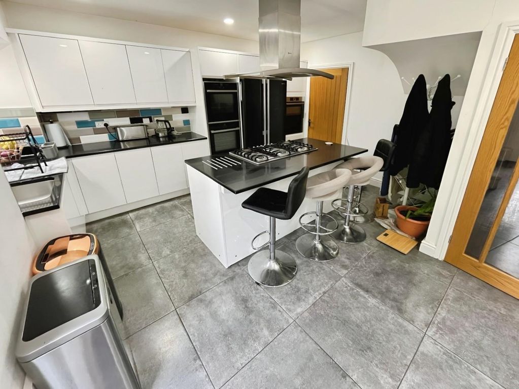 Property photo 3 of 20 7476960c-d18.Jpg