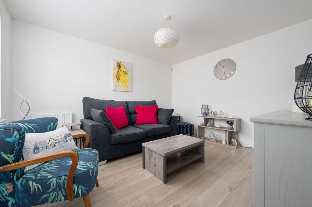 Property photo 3 of 23