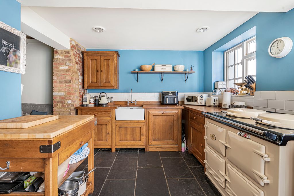 Property photo 3 of 27 Kitchen