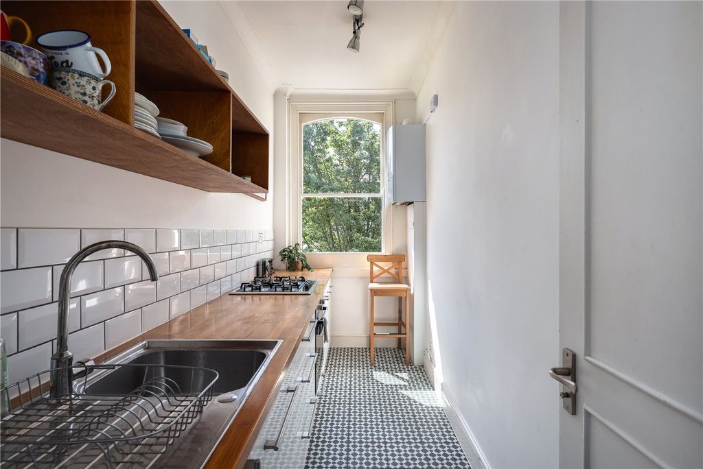 Property photo 3 of 20 Kitchen