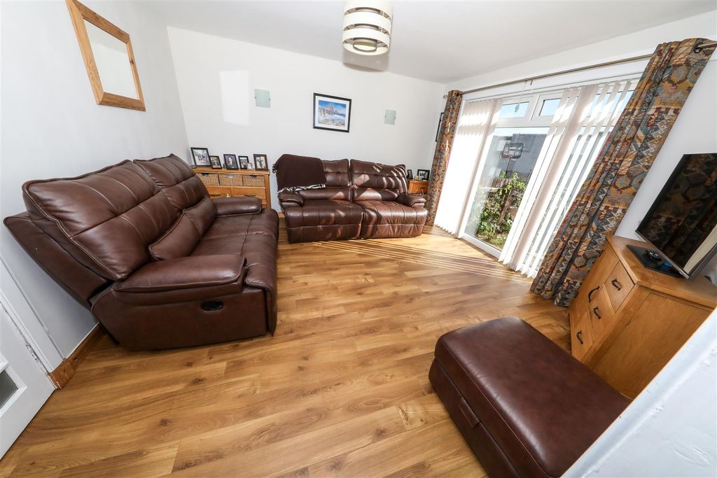 Property photo 2 of 18 B