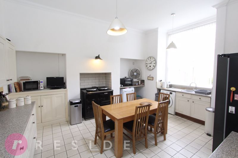 Property photo 3 of 15 Breakfast Kitchen