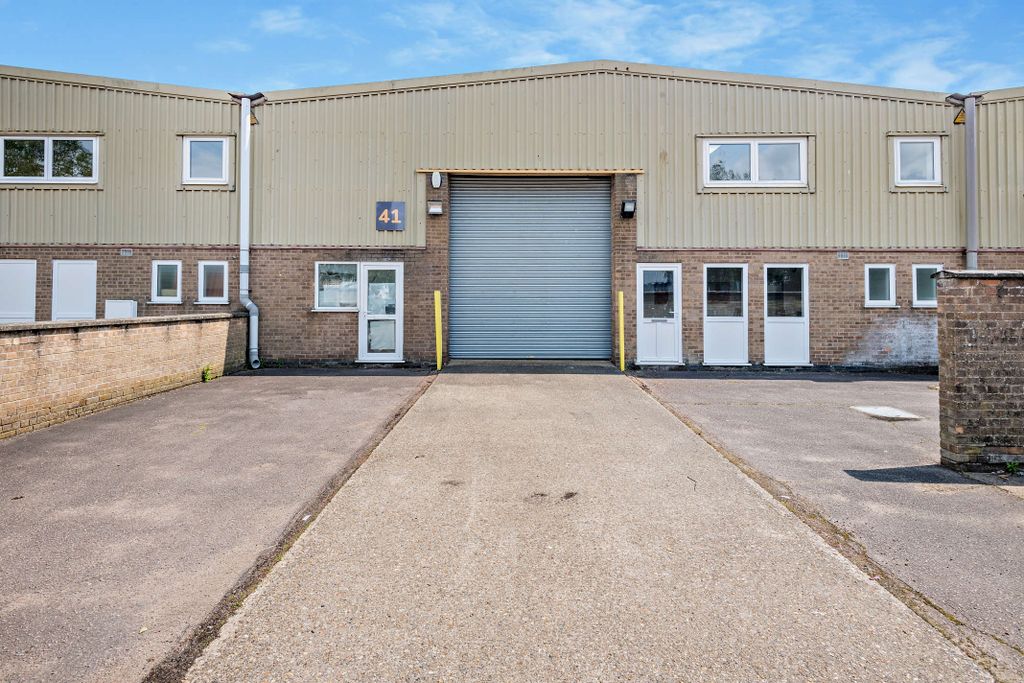 Property photo 3 of 10 8562279-Exterior01-800