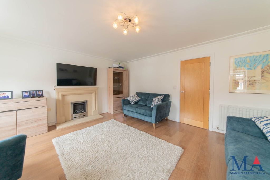 Property photo 3 of 32