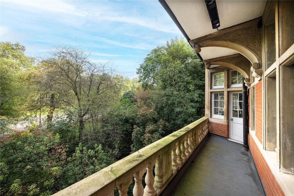 Property photo 2 of 6 Balcony