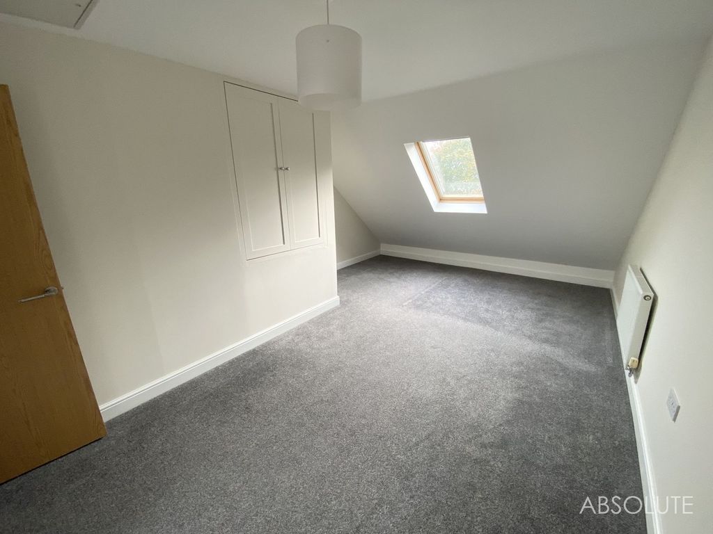 Property photo 3 of 19 Main Bedroom