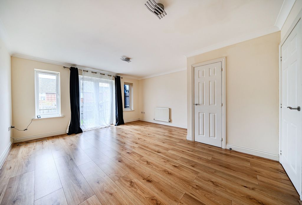 Property photo 2 of 12 1437382-1-69c68B0...