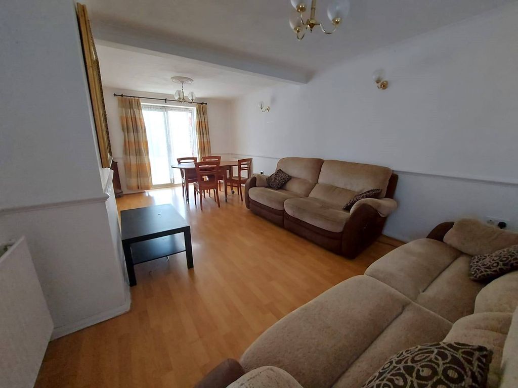 Property photo 3 of 9 Gallery