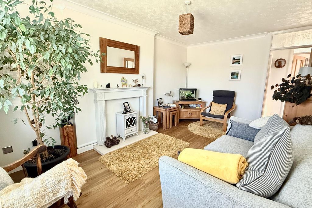 Property photo 3 of 14 Sitting Room