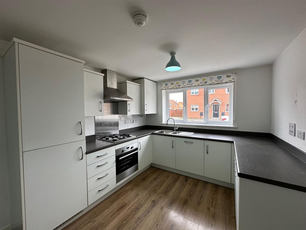 Property photo 2 of 27 Kitchen/Dining Room