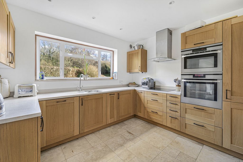 Property photo 3 of 33