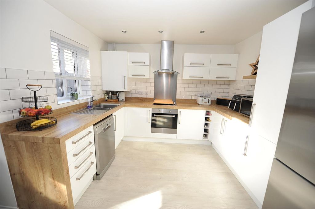 Property photo 3 of 31