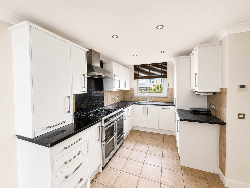 Property photo 1 of 10 Kitchen
