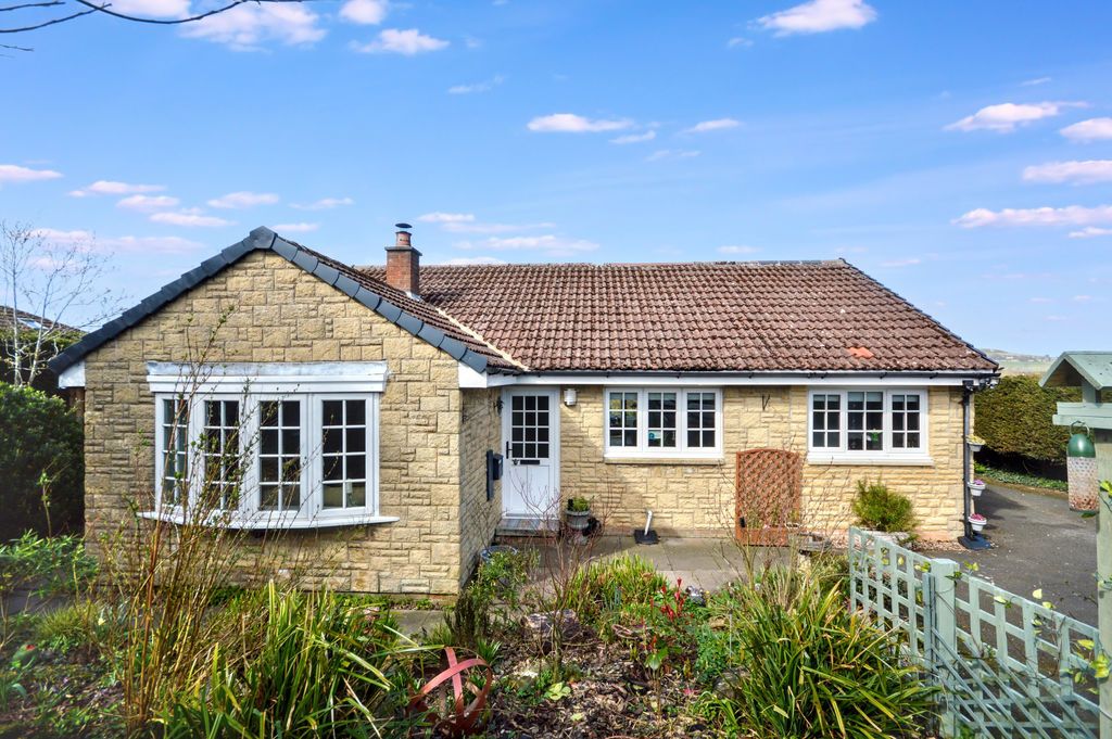 Property photo 1 of 28 Photo 3