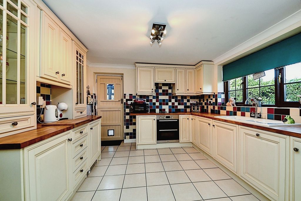 Property photo 3 of 14