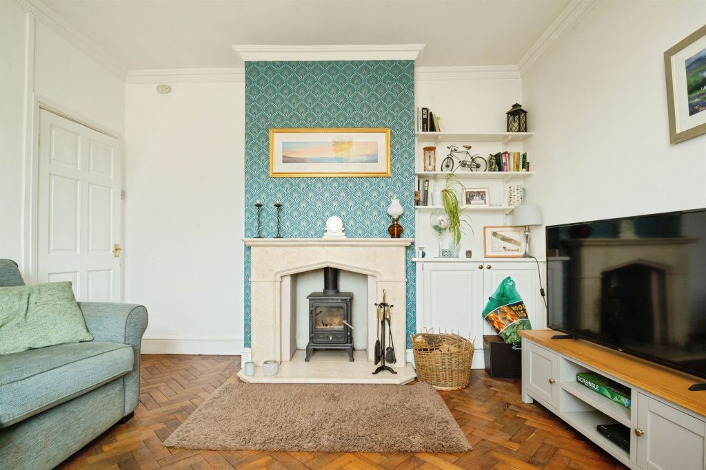 Property photo 3 of 27