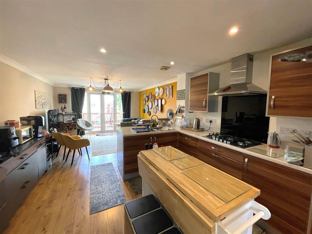 Property photo 3 of 14