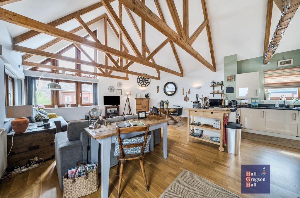 Property photo 2 of 24 6d2B4B9c-4826-46Ef-Bf99-E6Ec8Ddae153.Jpg