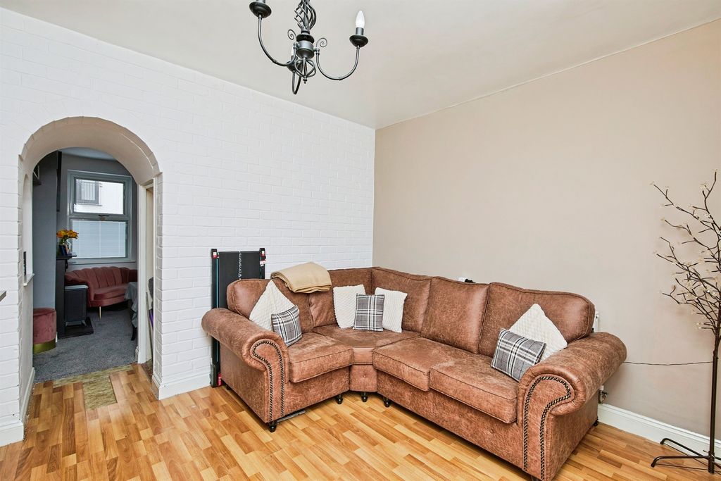Property photo 3 of 17