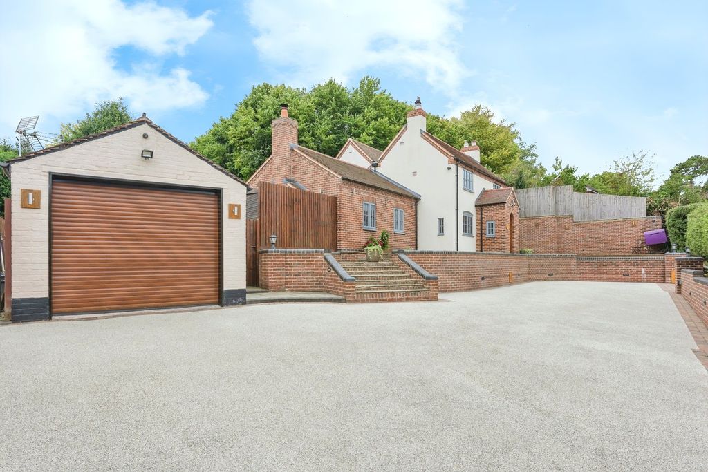 Property photo 2 of 31