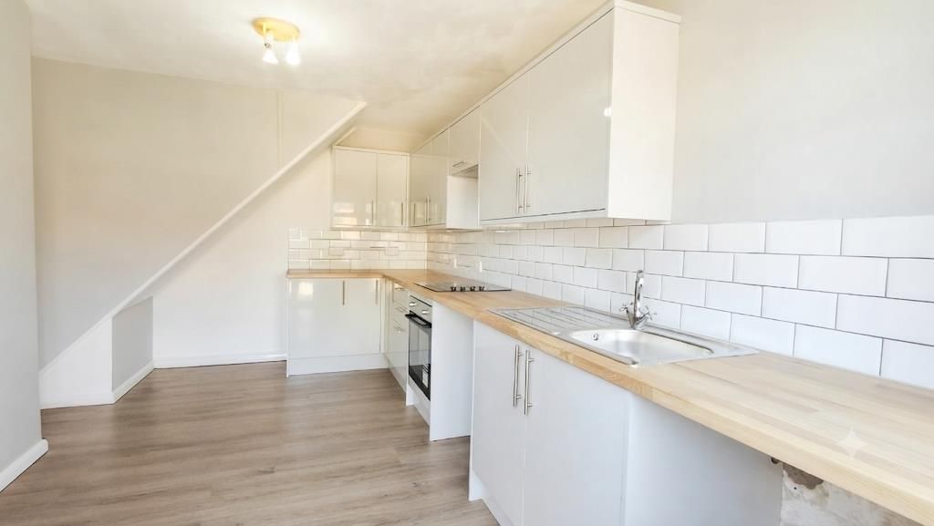 Property photo 3 of 15 Kitchen