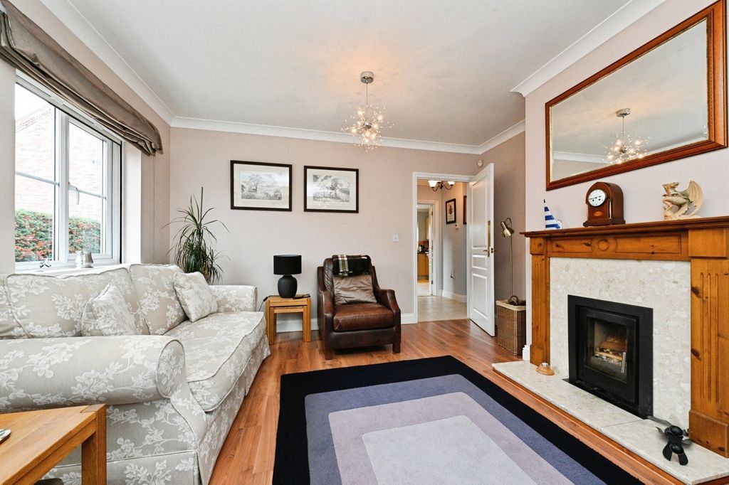 Property photo 2 of 17 Photo