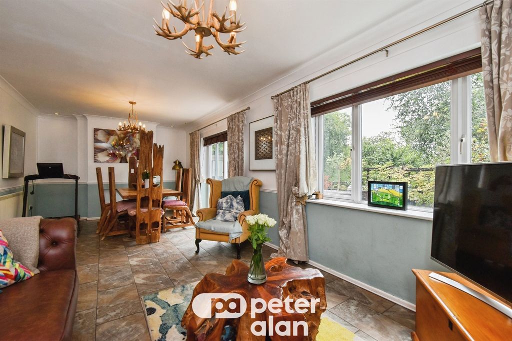 Property photo 3 of 28