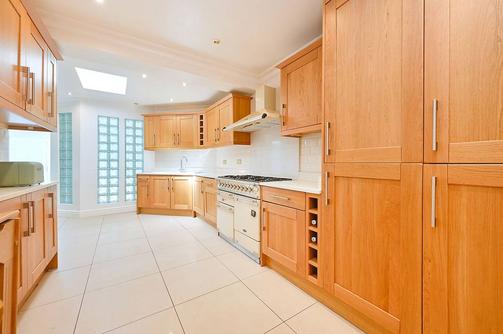 Property photo 3 of 18
