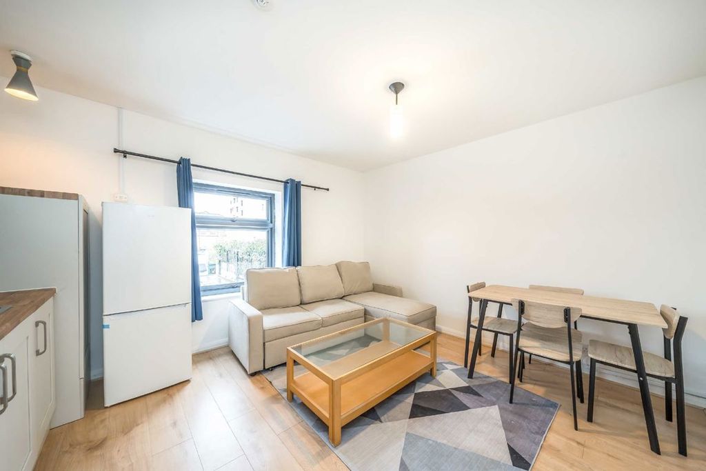 Property photo 3 of 5