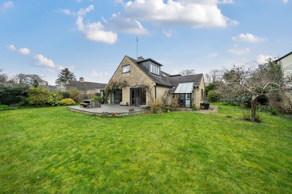 Property photo 2 of 16