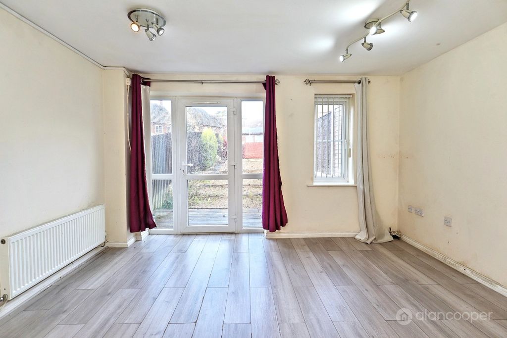 Property photo 2 of 17 6098055