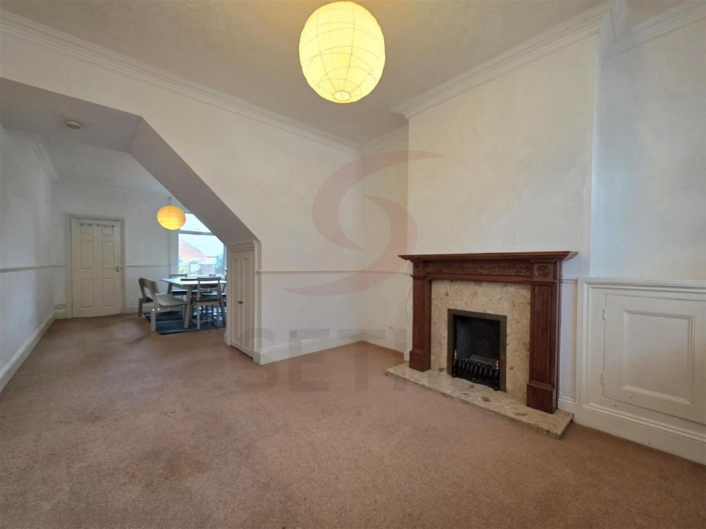 Property photo 3 of 10 Lounge