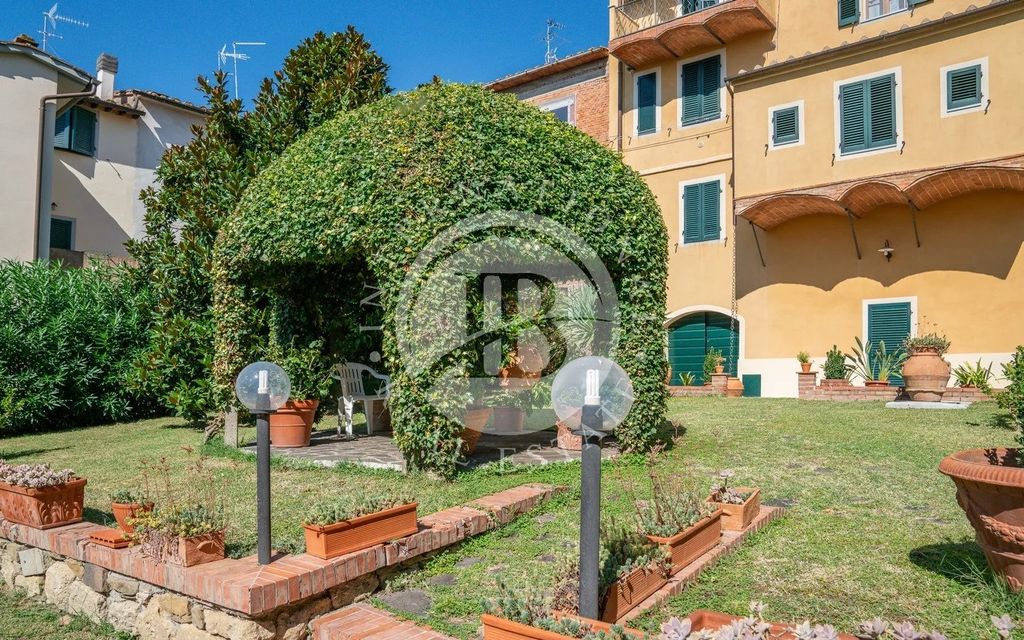 Property photo 2 of 87