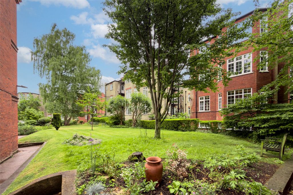 Property photo 1 of 31 Picture No. 32