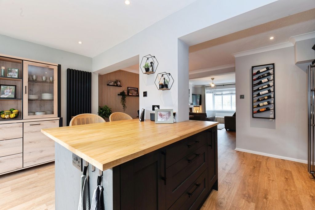 Property photo 3 of 19 Pbox-Img.Jpg