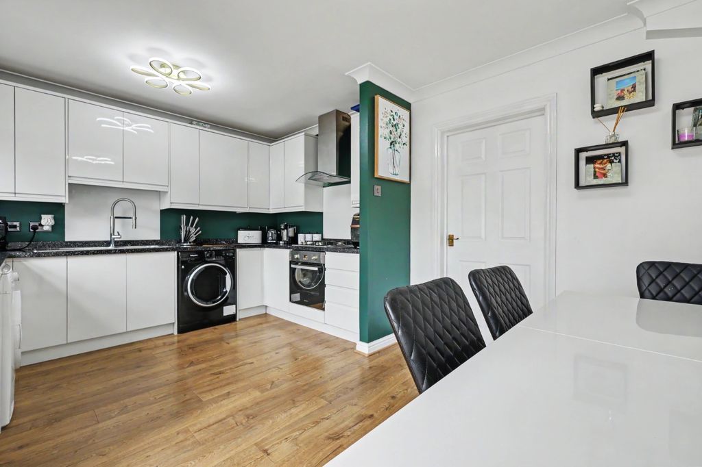 Property photo 2 of 15 5102232