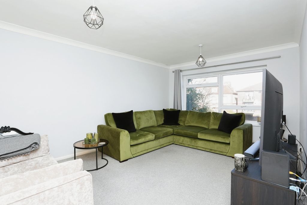 Property photo 2 of 14 Lounge