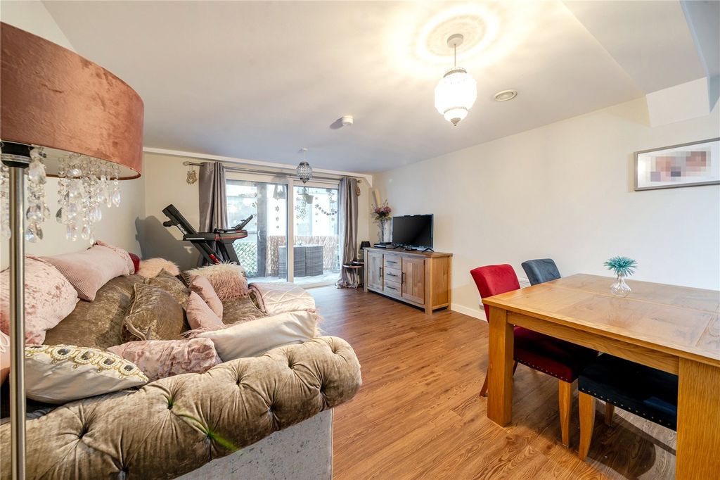 Property photo 2 of 20 Picture No. 14