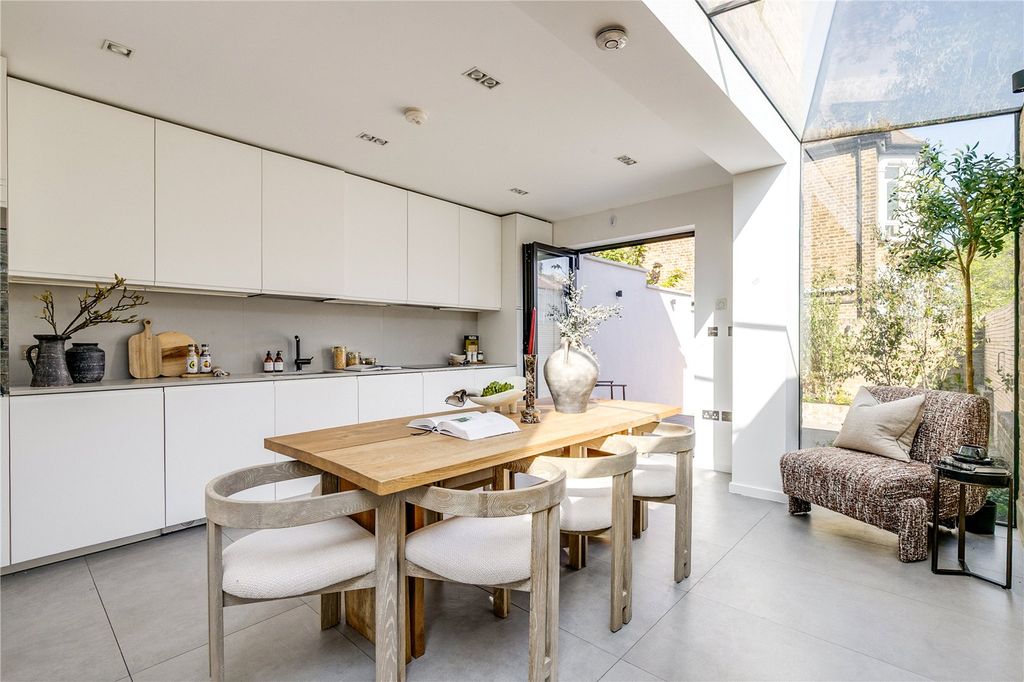 Property photo 1 of 19 Picture No. 08