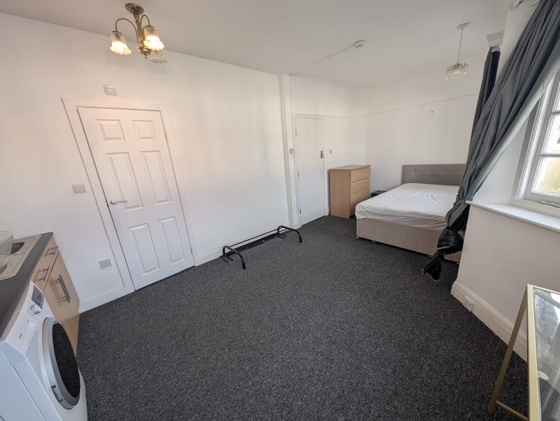 Property photo 3 of 12  Studio 4- £950 Available From 01/05/2026