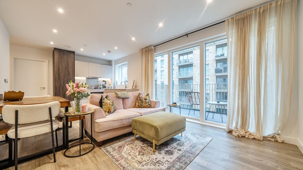 Property photo 1 of 18