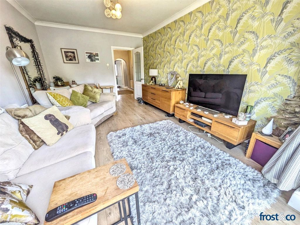 Property photo 3 of 17 Lounge