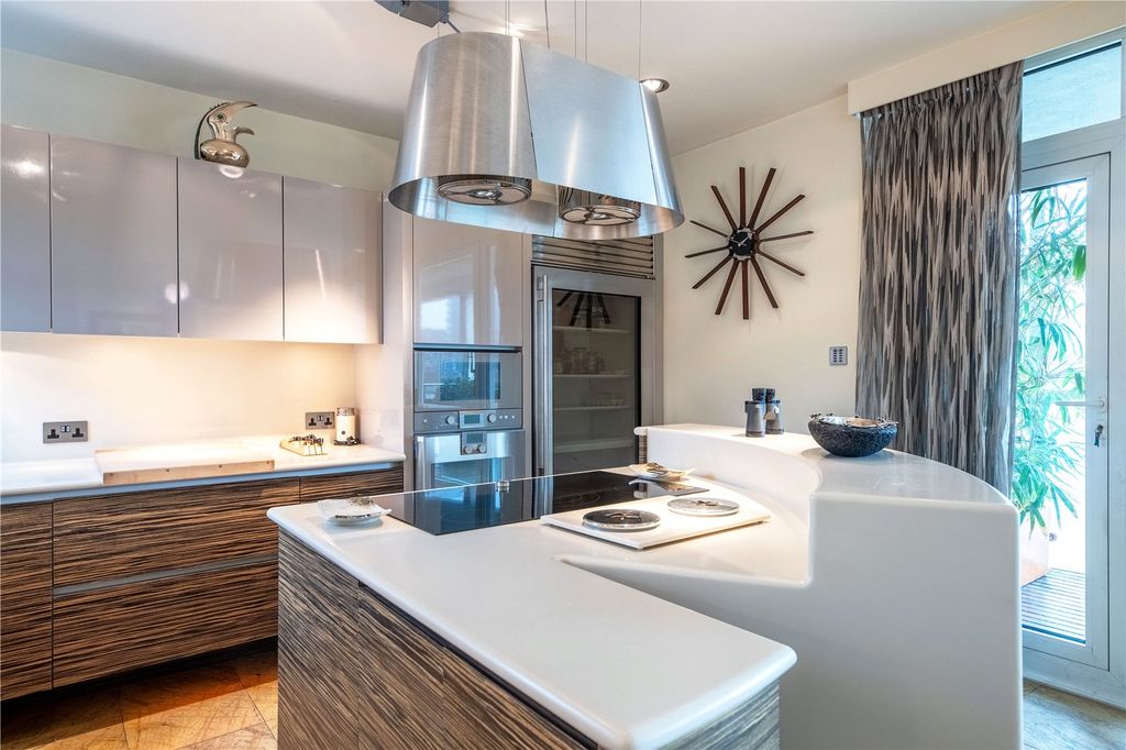 Property photo 3 of 17 Kitchen