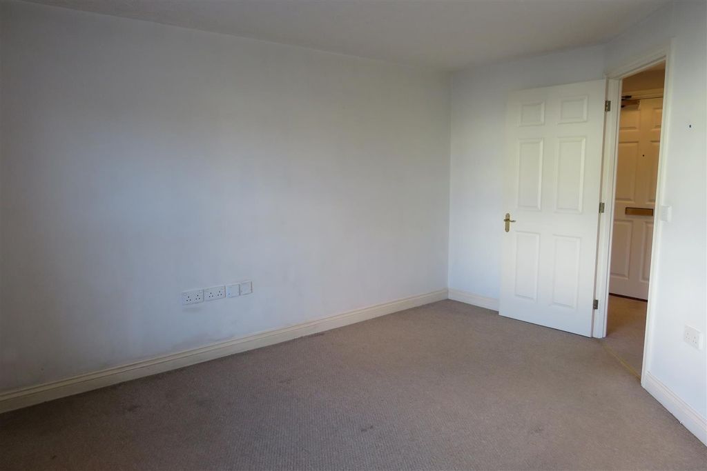 Property photo 3 of 7 Bedroom