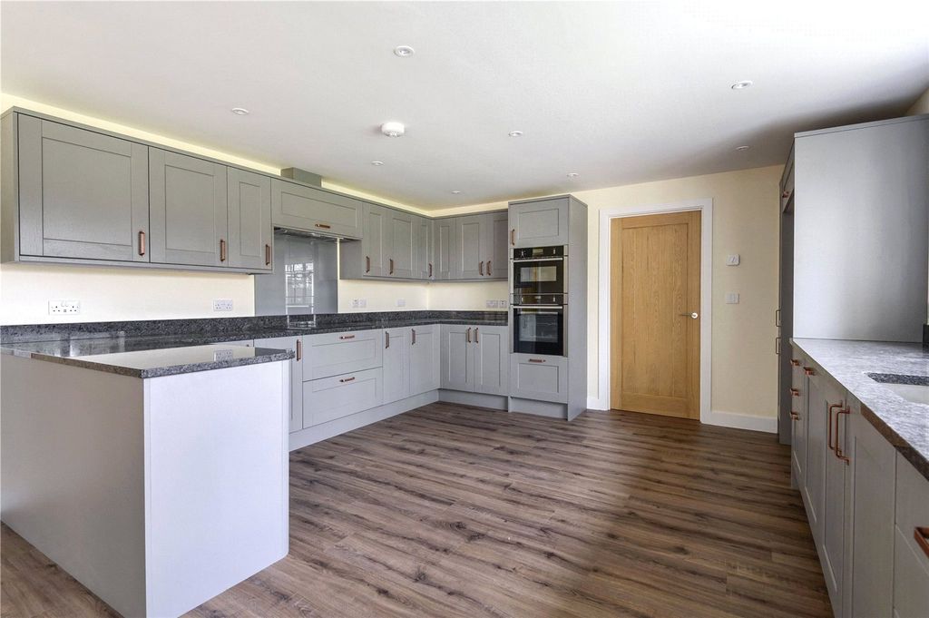 Property photo 2 of 11 Picture No. 16