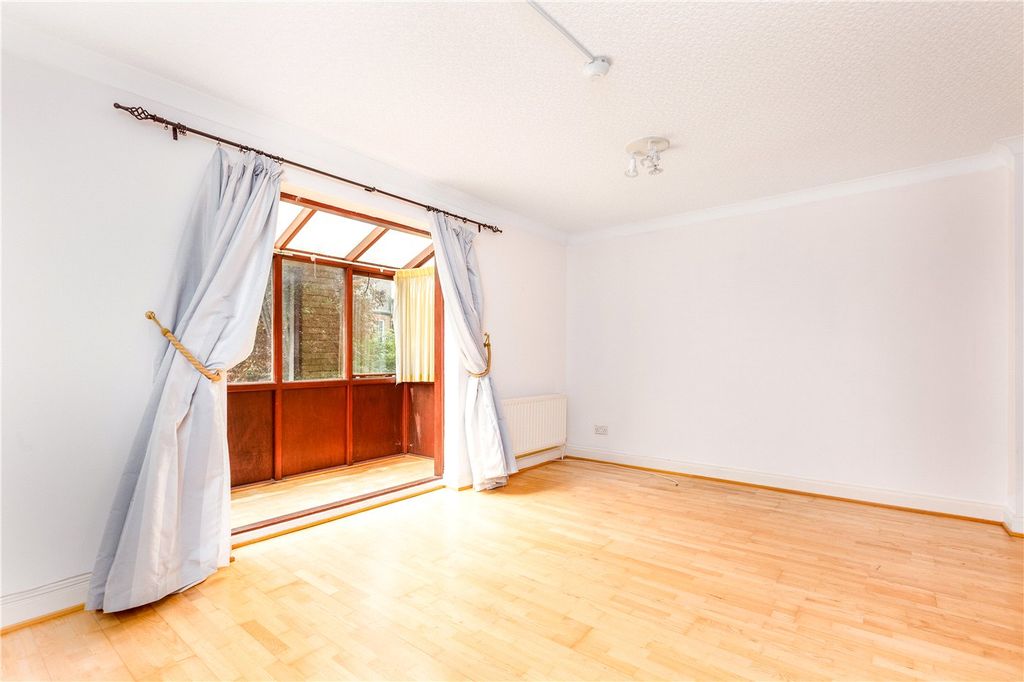 Property photo 2 of 20 Picture No. 27